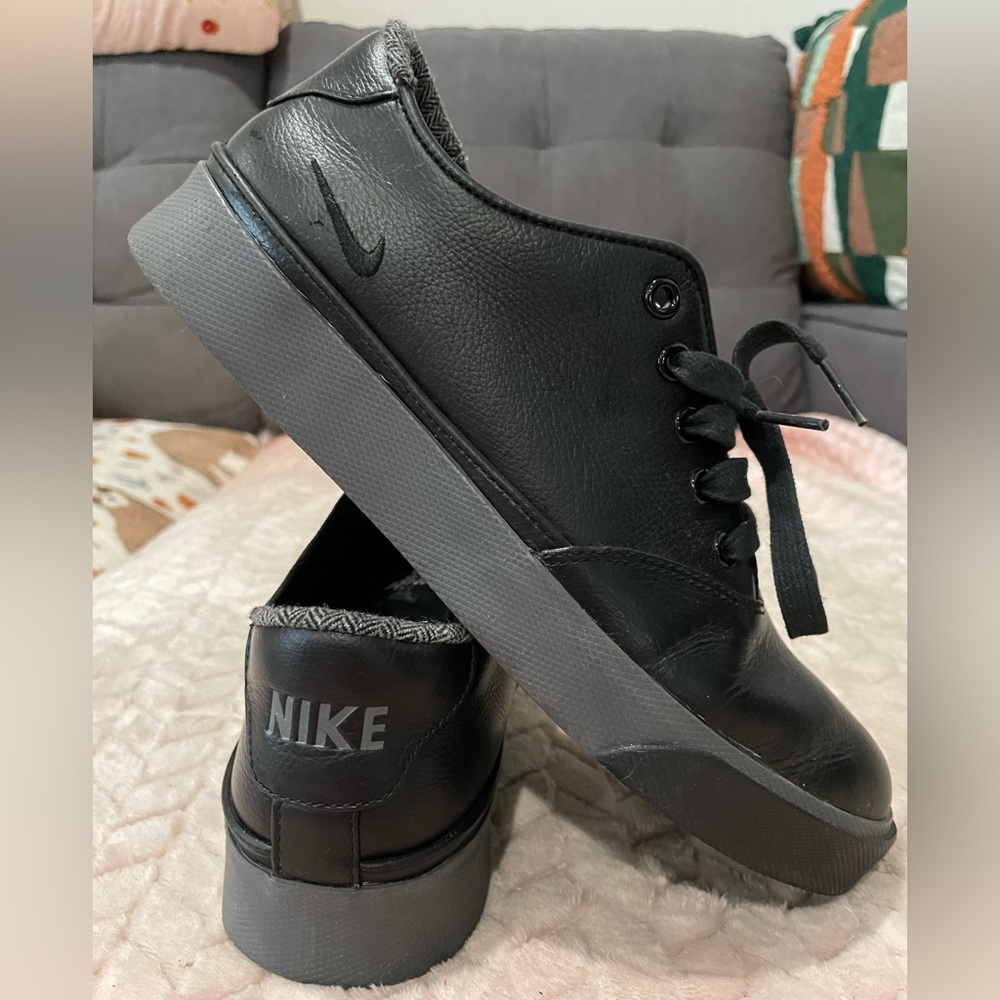 Nike SB black leather sneakers